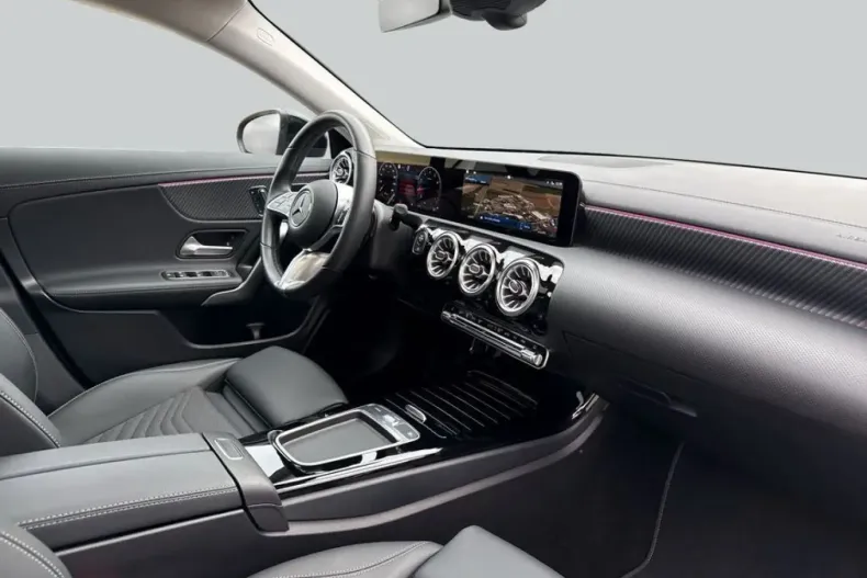 Mercedes-Benz CLA 180 din 2023 cu 17.543 km - oferta MER152303 - foto 16