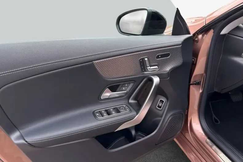 Mercedes-Benz CLA 180 din 2023 cu 17.543 km - oferta MER152303 - foto 20