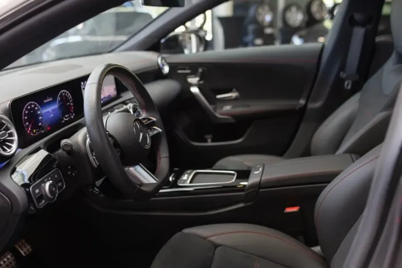 Mercedes-Benz CLA 250 din 2023 cu 35.650 km - oferta MER152312 - foto 8