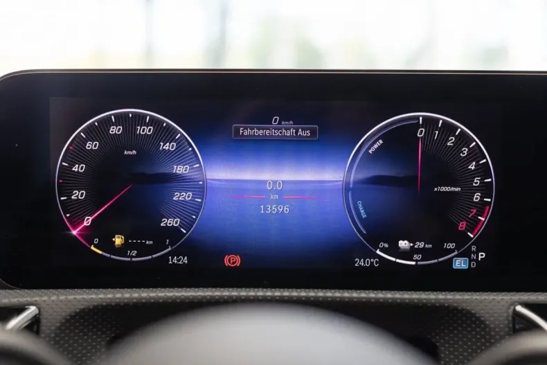 Mercedes-Benz CLA 250 din 2023 cu 35.650 km - oferta MER152312 - foto 11