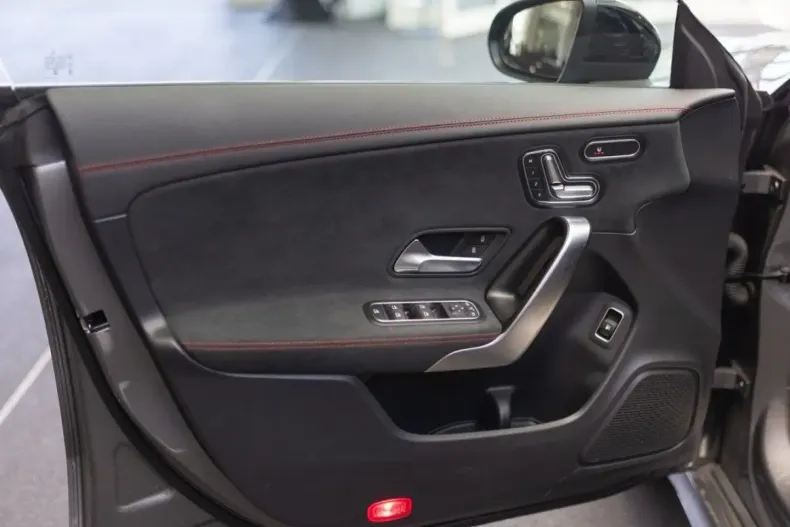 Mercedes-Benz CLA 250 din 2023 cu 35.650 km - oferta MER152312 - foto 23