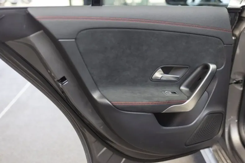 Mercedes-Benz CLA 250 din 2023 cu 35.650 km - oferta MER152312 - foto 27