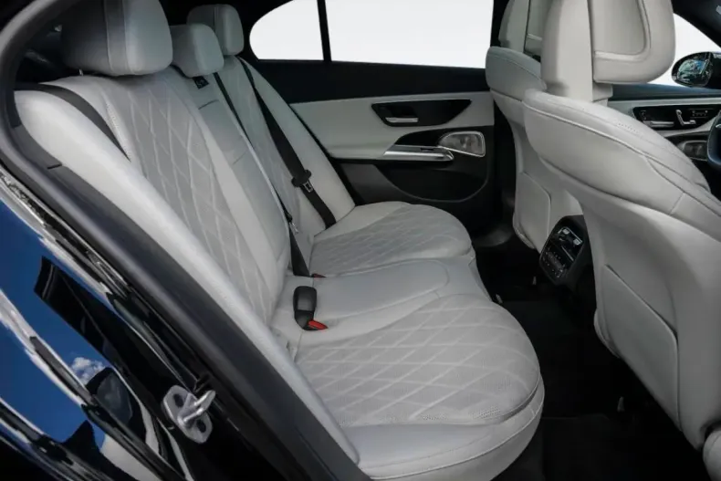 Mercedes-Benz E 400 din 2024 cu 39.400 km - oferta MER152317 - foto 6