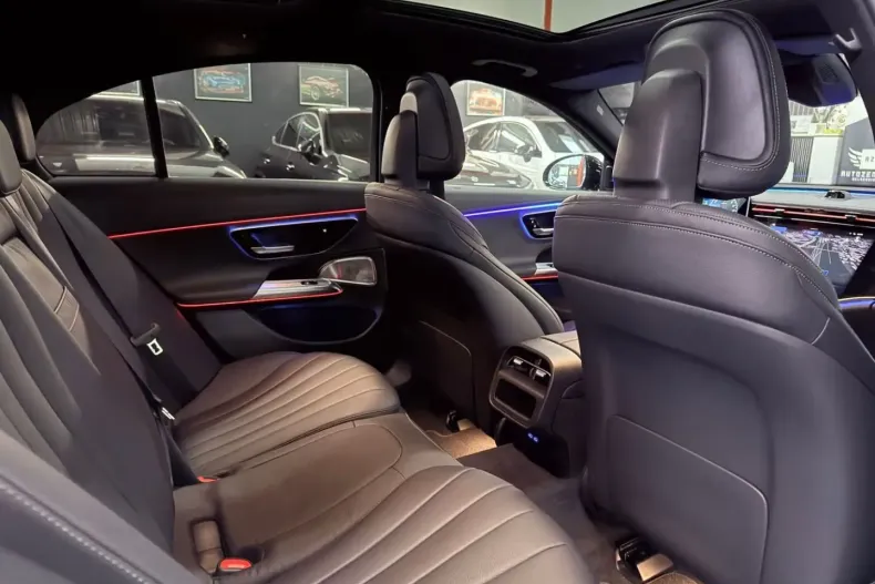 Mercedes-Benz E 300 din 2024 cu 4.000 km - oferta MER152322 - foto 19