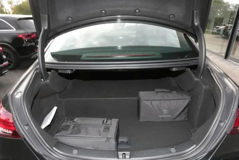 Mercedes-Benz E 300 din 2022 cu 76.200 km - oferta MER152324 - foto 6