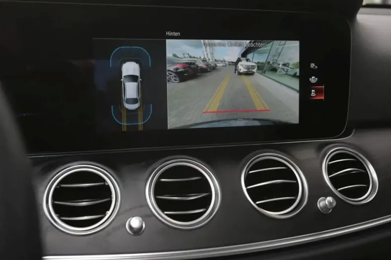 Mercedes-Benz E 300 din 2022 cu 76.200 km - oferta MER152324 - foto 14