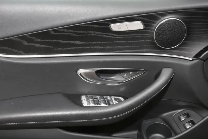 Mercedes-Benz E 300 din 2022 cu 76.200 km - oferta MER152324 - foto 17