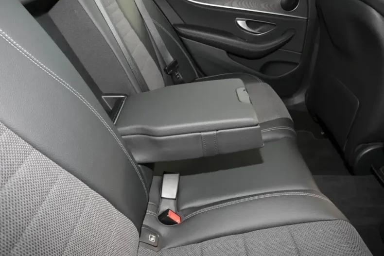 Mercedes-Benz E 300 din 2022 cu 76.200 km - oferta MER152324 - foto 21