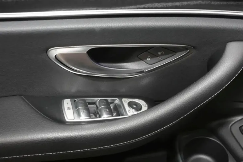 Mercedes-Benz E 300 din 2022 cu 76.200 km - oferta MER152324 - foto 22