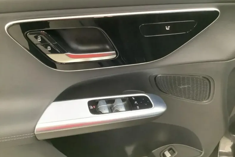 Mercedes-Benz GLC 300 din 2024 cu 8.600 km - oferta MER152336 - foto 8