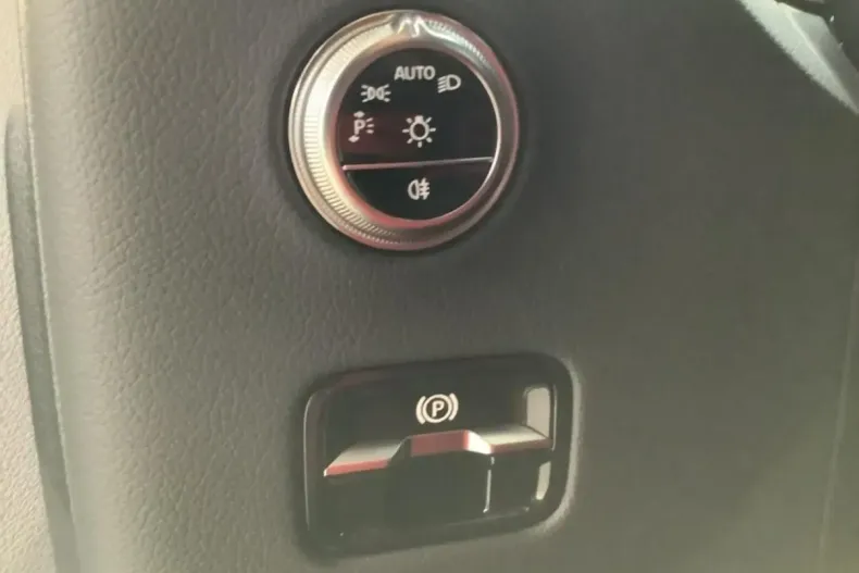 Mercedes-Benz GLC 300 din 2024 cu 8.600 km - oferta MER152336 - foto 18