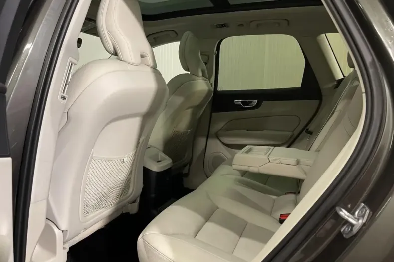 Volvo XC60 din 2020 cu 94.919 km - oferta VOL152347 - foto 12