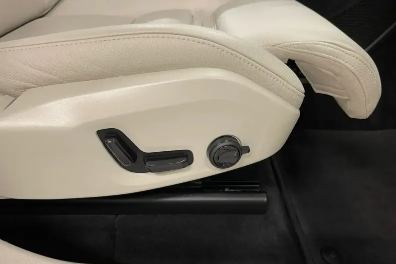 Volvo XC60 din 2020 cu 94.919 km - oferta VOL152347 - foto 23