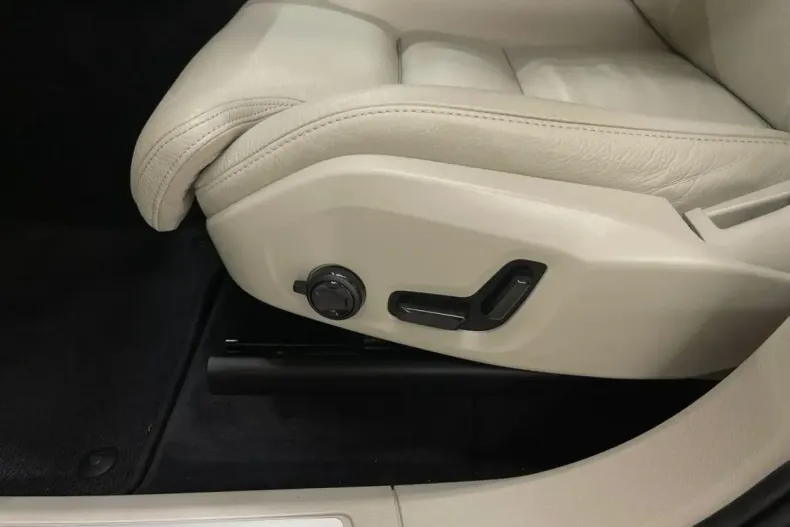 Volvo XC60 din 2020 cu 94.919 km - oferta VOL152347 - foto 24