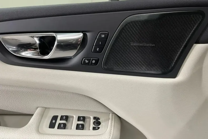 Volvo XC60 din 2020 cu 94.919 km - oferta VOL152347 - foto 28