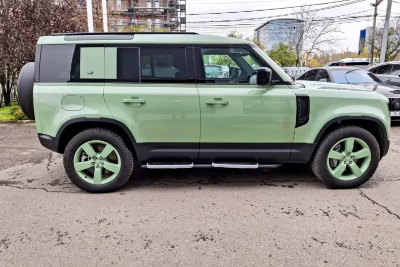 Land Rover Defender din 2023 cu 9.900 km - oferta LAN152360 - foto 4