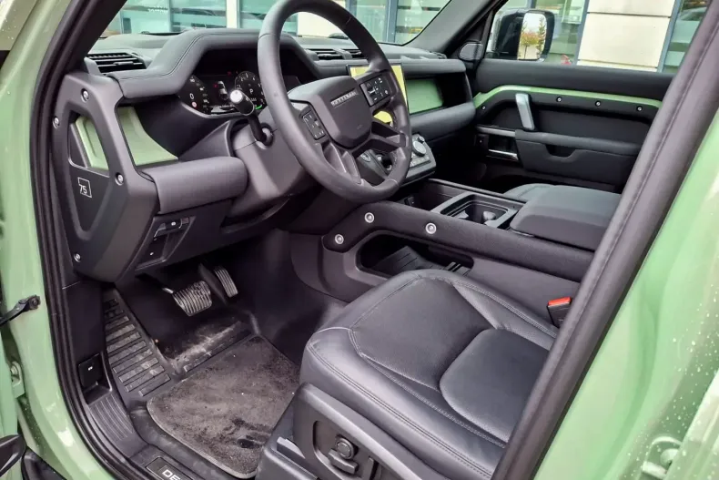 Land Rover Defender din 2023 cu 9.900 km - oferta LAN152360 - foto 9