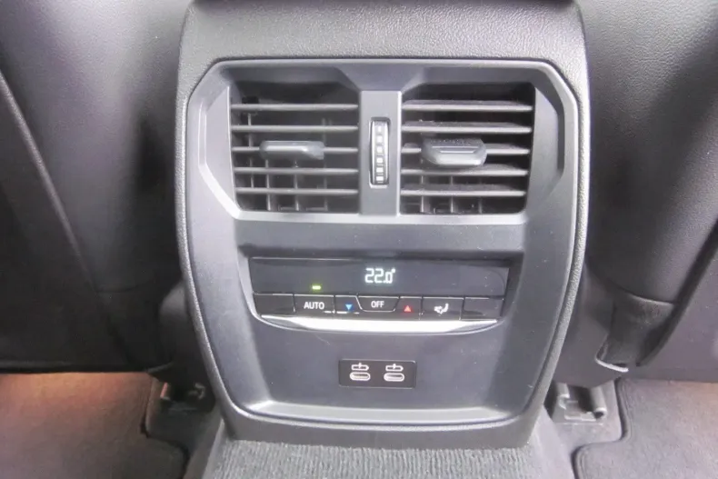 BMW 330 din 2024 cu 14.100 km - oferta BMW152367 - foto 14