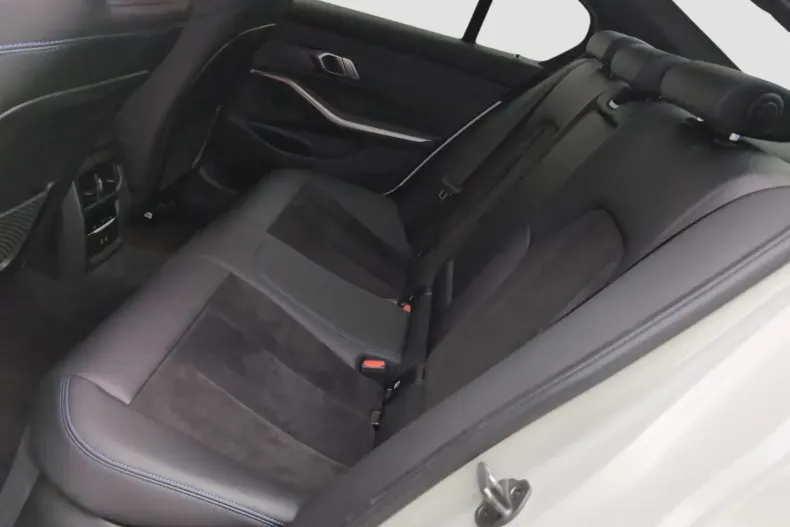 BMW 330 din 2022 cu 67.272 km - oferta BMW152372 - foto 7