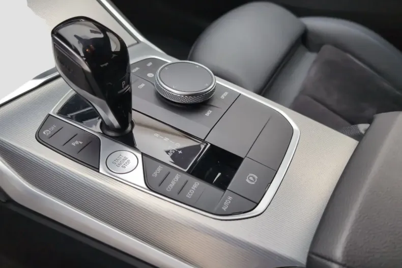 BMW 330 din 2022 cu 67.272 km - oferta BMW152372 - foto 11