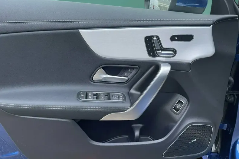 Mercedes-Benz CLA 250 din 2025 cu 7.950 km - oferta MER152381 - foto 9