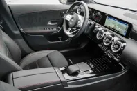 Mercedes-Benz CLA 250 din 2023 cu 2.796 km - oferta MER152382 - foto 3