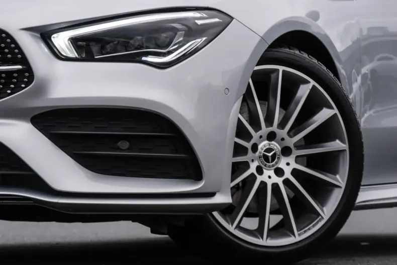 Mercedes-Benz CLA 250 din 2023 cu 2.796 km - oferta MER152382 - foto 5