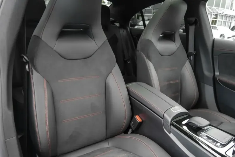 Mercedes-Benz CLA 250 din 2023 cu 2.796 km - oferta MER152382 - foto 6