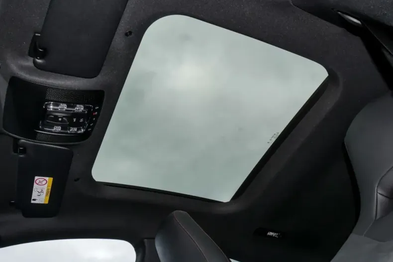 Mercedes-Benz CLA 250 din 2023 cu 2.796 km - oferta MER152382 - foto 10