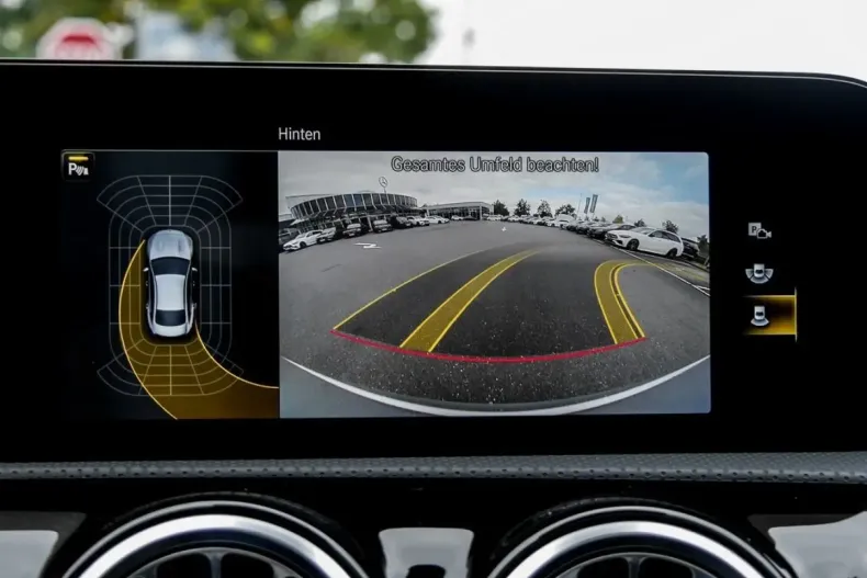 Mercedes-Benz CLA 250 din 2023 cu 2.796 km - oferta MER152382 - foto 11