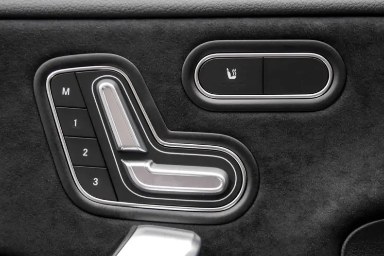 Mercedes-Benz CLA 250 din 2023 cu 2.796 km - oferta MER152382 - foto 12