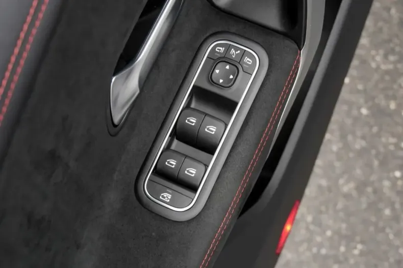 Mercedes-Benz CLA 250 din 2023 cu 2.796 km - oferta MER152382 - foto 14