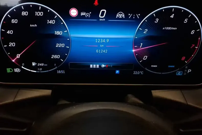 Mercedes-Benz GLC 300 din 2023 cu 61.242 km - oferta MER152417 - foto 8