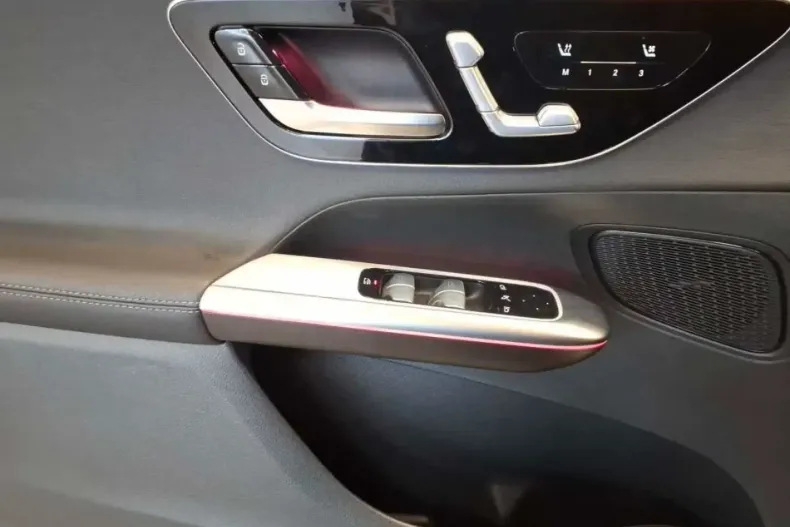 Mercedes-Benz GLC 300 din 2023 cu 61.242 km - oferta MER152417 - foto 9