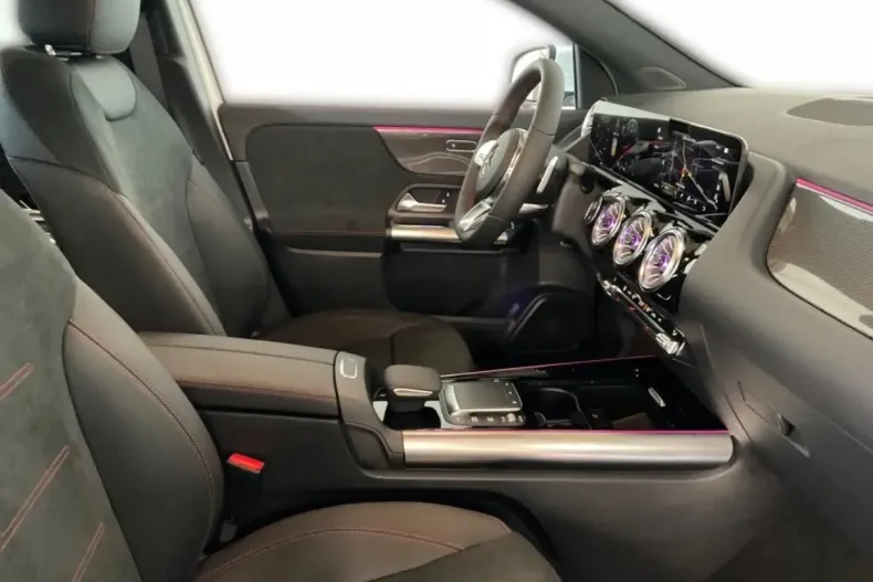 Mercedes-Benz GLA 200 din 2023 cu 33.723 km - oferta MER152440 - foto 11