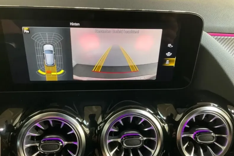 Mercedes-Benz GLA 200 din 2023 cu 33.723 km - oferta MER152440 - foto 12