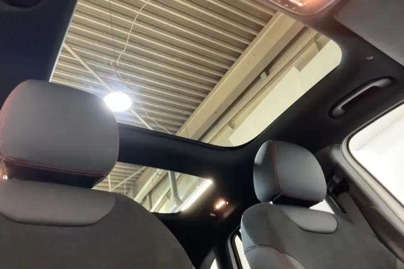 Mercedes-Benz GLA 200 din 2023 cu 33.723 km - oferta MER152440 - foto 14