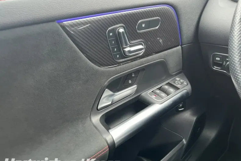 Mercedes-Benz GLA 220 din 2023 cu 47.490 km - oferta MER152441 - foto 12