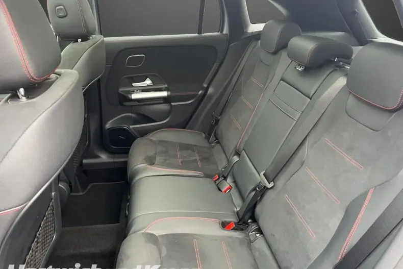 Mercedes-Benz GLA 220 din 2023 cu 47.490 km - oferta MER152441 - foto 14