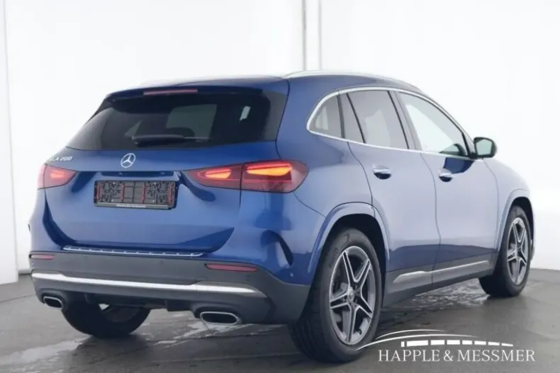 Mercedes-Benz GLA 200 din 2023 cu 41.740 km - oferta MER152442 - foto 2