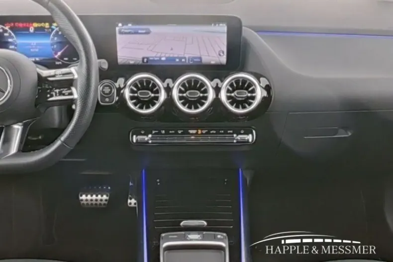 Mercedes-Benz GLA 200 din 2023 cu 41.740 km - oferta MER152442 - foto 4