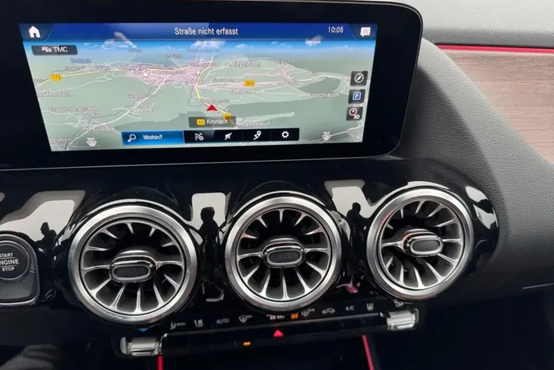 Mercedes-Benz GLA 250 din 2022 cu 27.650 km - oferta MER152443 - foto 4