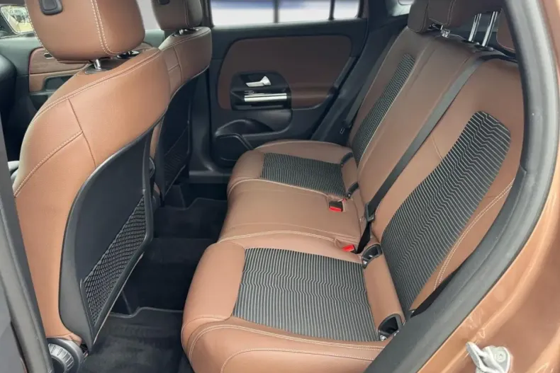 Mercedes-Benz GLA 250 din 2022 cu 27.650 km - oferta MER152443 - foto 6