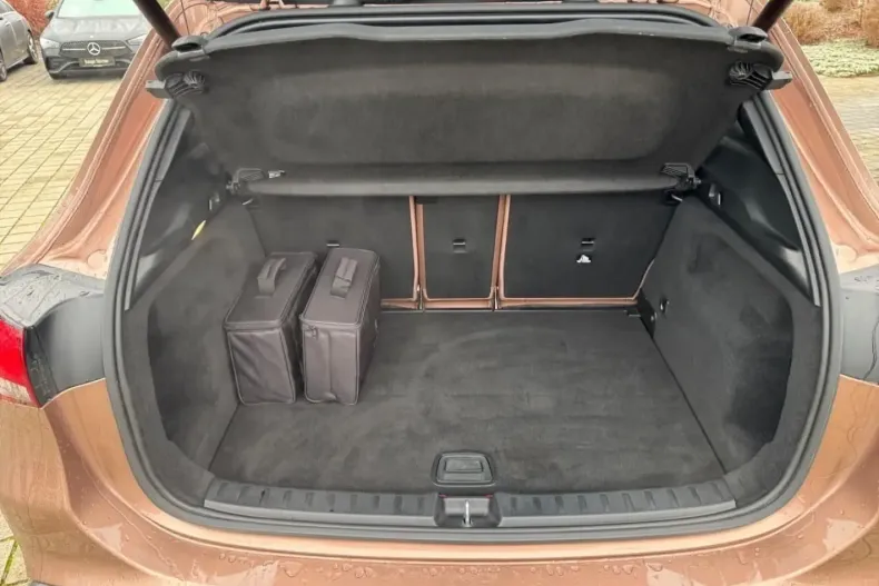 Mercedes-Benz GLA 250 din 2022 cu 27.650 km - oferta MER152443 - foto 9