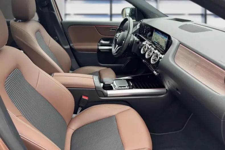 Mercedes-Benz GLA 250 din 2022 cu 27.650 km - oferta MER152443 - foto 11