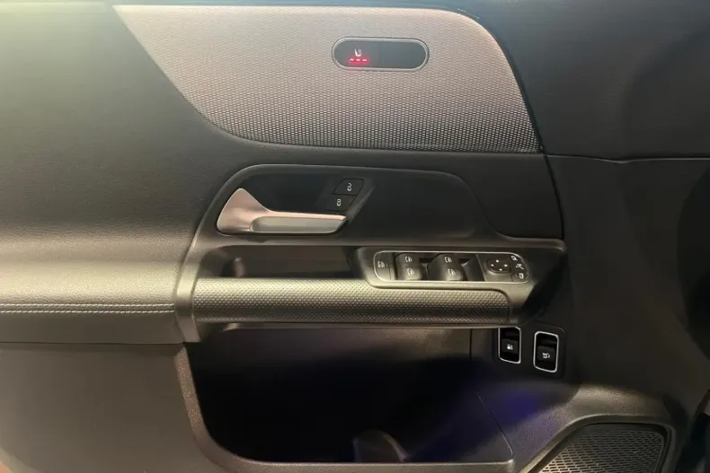 Mercedes-Benz GLA 250 din 2021 cu 44.007 km - oferta MER152444 - foto 7