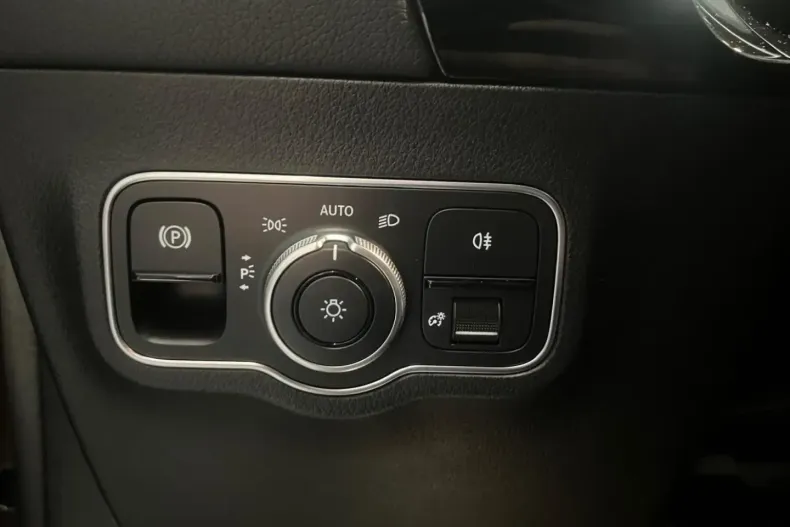 Mercedes-Benz GLA 250 din 2021 cu 44.007 km - oferta MER152444 - foto 18