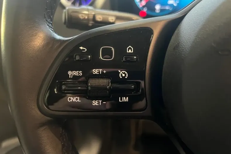 Mercedes-Benz GLA 250 din 2021 cu 44.007 km - oferta MER152444 - foto 19