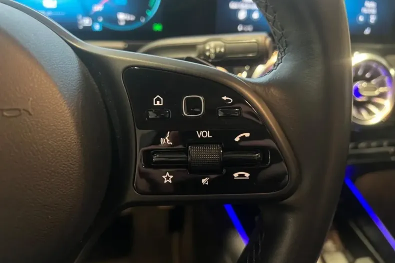 Mercedes-Benz GLA 250 din 2021 cu 44.007 km - oferta MER152444 - foto 20