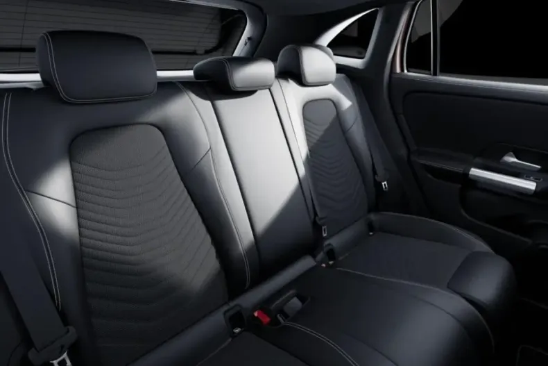 Mercedes-Benz GLA 220 din 2024 cu 35.719 km - oferta MER152446 - foto 14